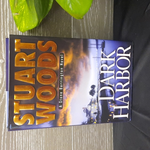 Stuart woods Dark Harbour A stone Barrington novel - Picture 1 of 5